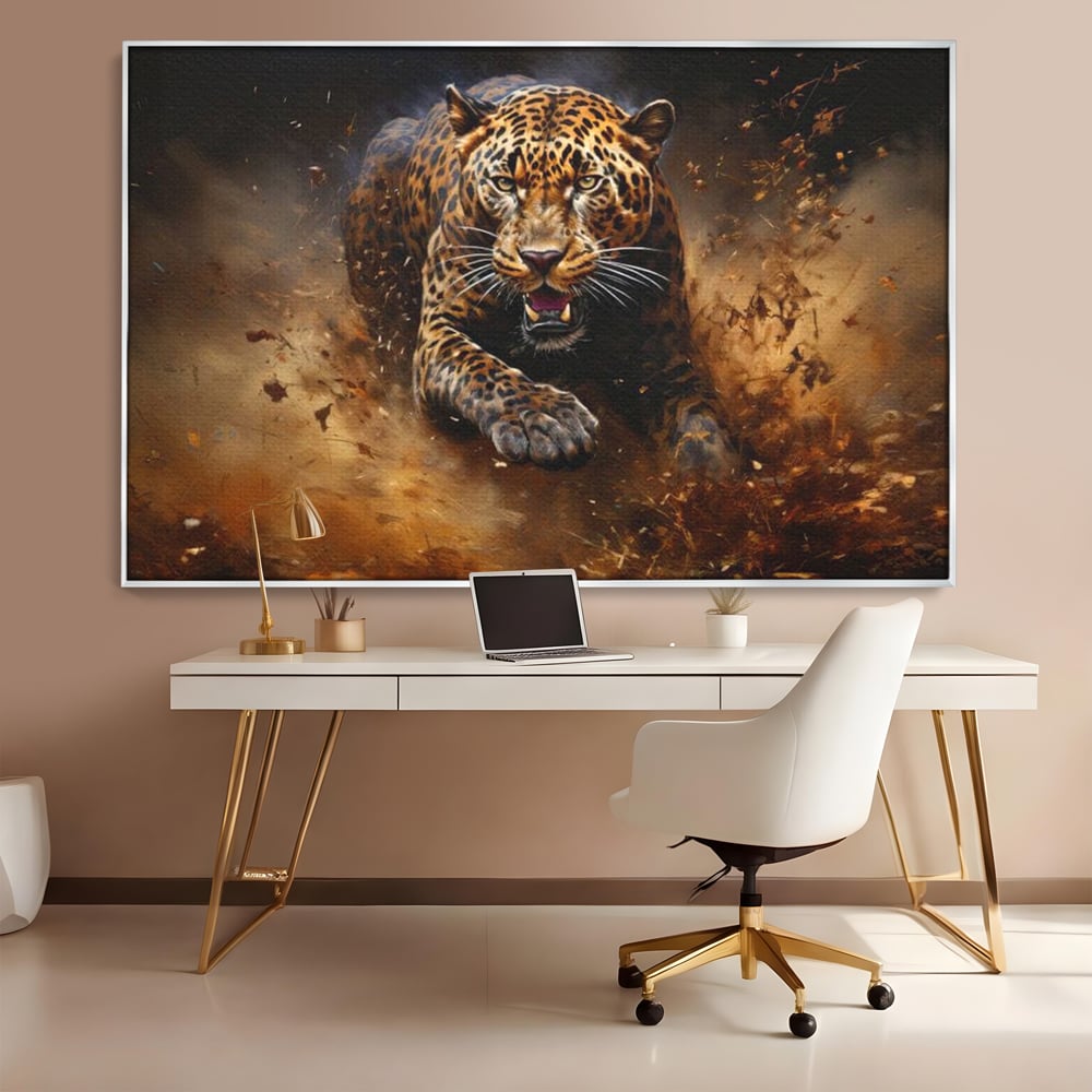 Tablou canvas cu tablou canvas cu leopard in alergare, in rama de aluminiu argintiu, pe perete intr-un birou